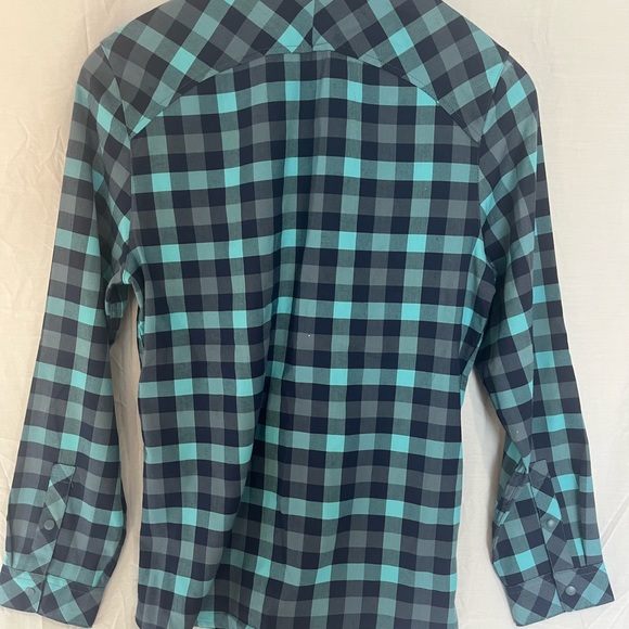 New without tags All in Motion button (snap) down shirt woman’s size small - Picture 4 of 4